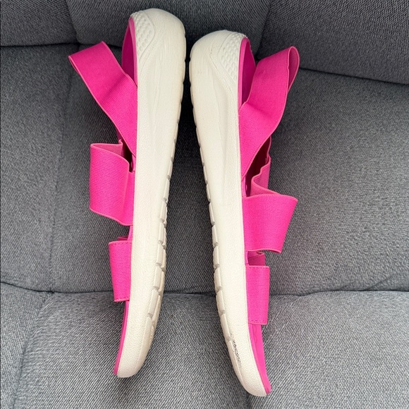 CROCS Women's Bright Pink Strappy Sandals - size 10 - Picture 4 of 9